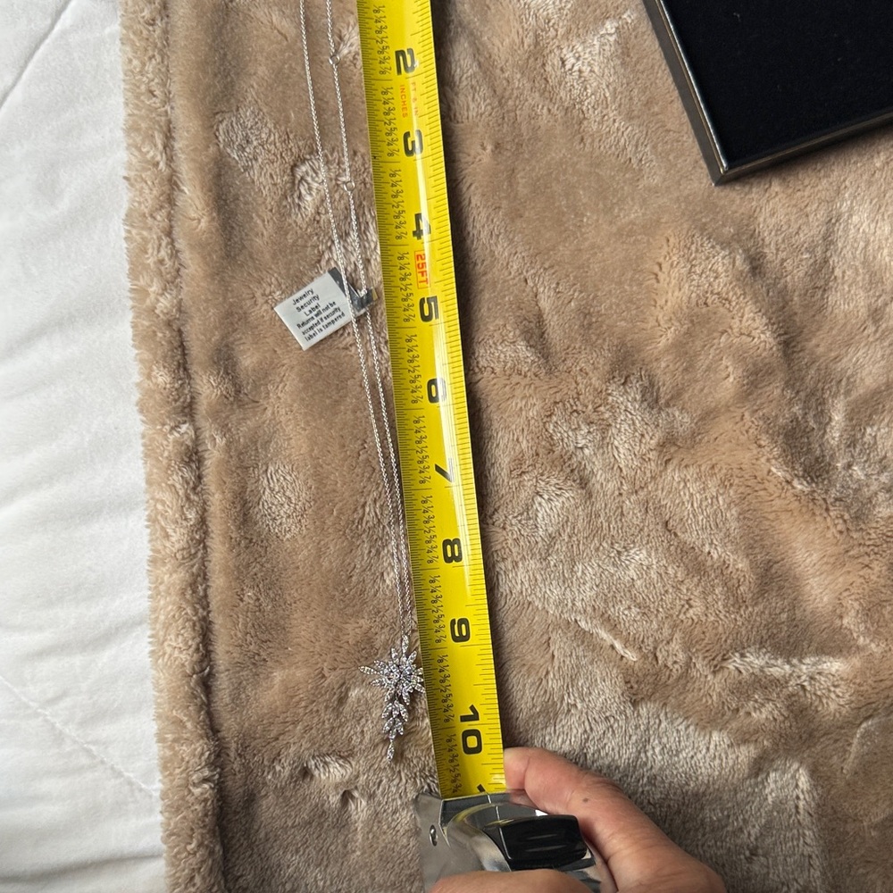 18 kt White Gold Snowflake/Cross Diamond Pendant Necklace - Picture 8 of 12